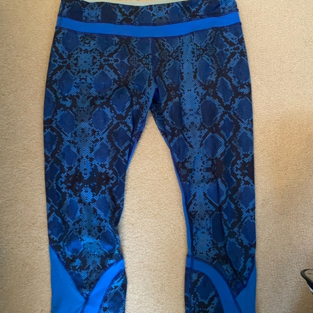 Lululemon python print pace revival crop leggings
